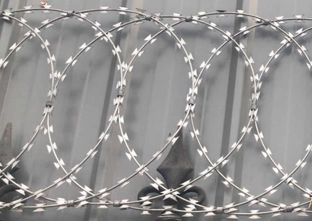 Flat razor wire BTO 22 blade