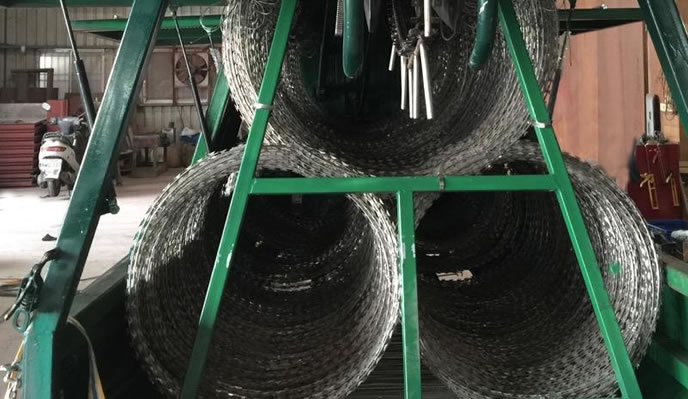 3 Coiled Razor Wire Concertina for Military Deployment